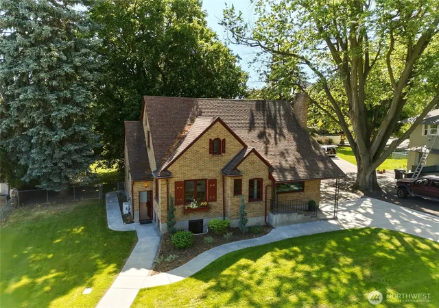 Photo 2 of Single family home for sale at 317 Main St, Waitsburg, WA 99361 | MLS# NWM2503007 | Listing updated on 2026-10-02