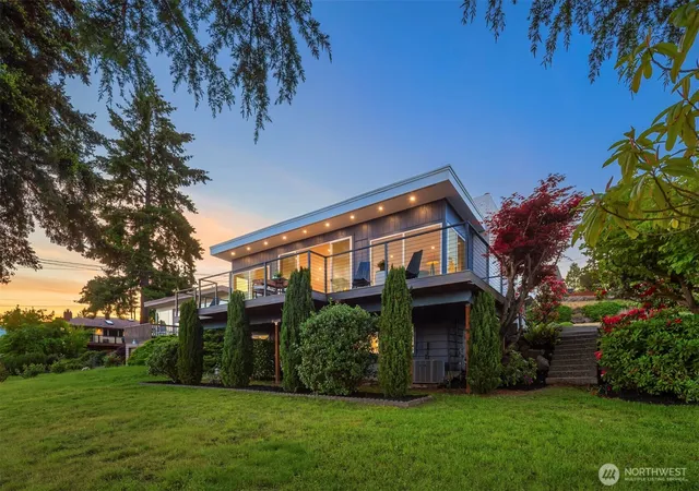 Photo 1 of Single family home for sale at 11988 Marine View Dr Sw, Burien, WA 98146 | MLS# NWM2503499 | Listing updated on 2026-09-30