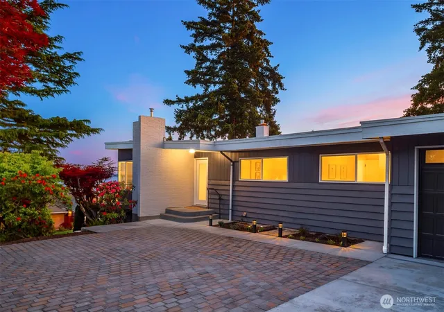 Photo 3 of Single family home for sale at 11988 Marine View Dr Sw, Burien, WA 98146 | MLS# NWM2503499 | Listing updated on 2026-09-30