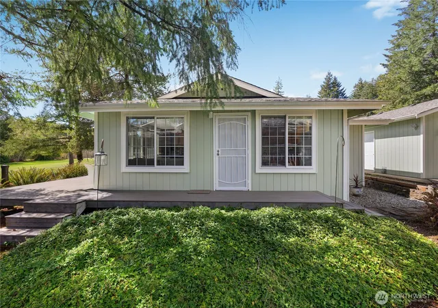 Photo 2 of Single family home for sale at 131 N Fairway Dr W, Hoodsport, WA 98548 | MLS# NWM2506084 | Listing updated on 2026-09-22