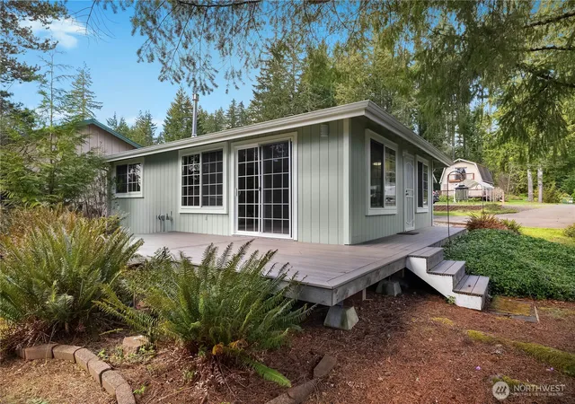 Photo 4 of Single family home for sale at 131 N Fairway Dr W, Hoodsport, WA 98548 | MLS# NWM2506084 | Listing updated on 2026-09-22