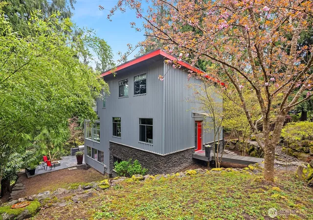 Photo 3 of Sale Pending at 1534 Hillside Dr Se, Issaquah, WA 98027 | MLS# NWM2507012 | Listing updated on 2026-09-25