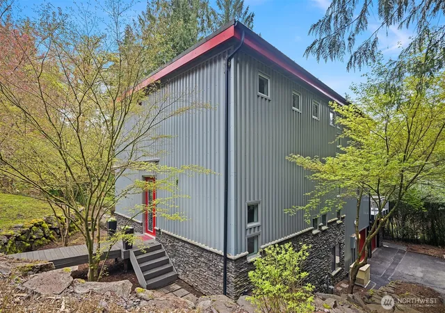 Photo 3 of Sale Pending at 1534 Hillside Dr SE, Issaquah, WA 98027 | MLS# NWM2507012 | Listing updated on 2026-09-25