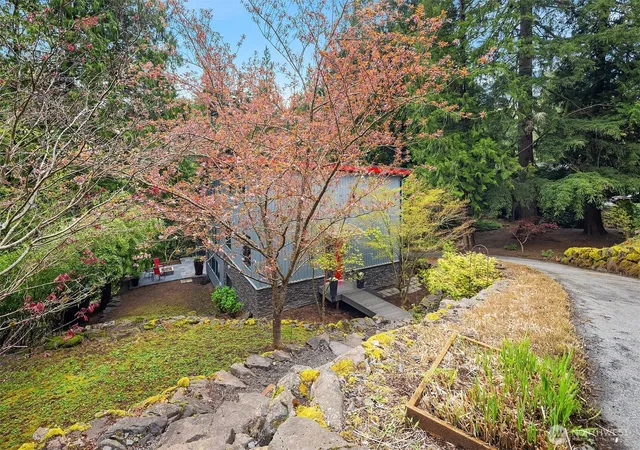 Photo 4 of Sale Pending at 1534 Hillside Dr SE, Issaquah, WA 98027 | MLS# NWM2507012 | Listing updated on 2026-09-25