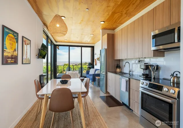 Photo 4 of Condo for sale at 23648 Cliffe Pointe Rd NW #10C, Quincy, WA 98848 | MLS# NWM2508761 | Listing updated on 2026-09-21
