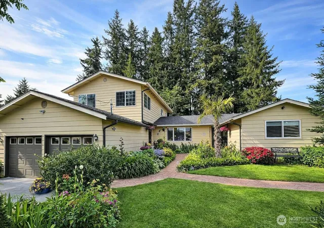 Photo 2 of Single family home for sale at 11858 Se 236th Street, Kent, WA 98031 | MLS# NWM2509110 | Listing updated on 2026-09-16