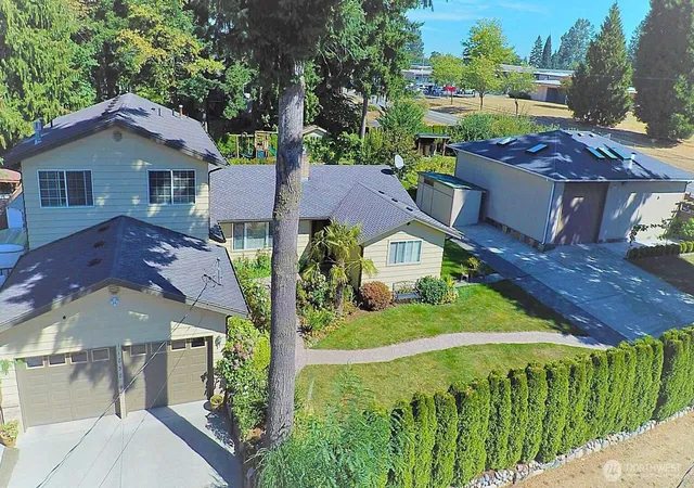 Photo 3 of Single family home for sale at 11858 SE 236th Street, Kent, WA 98031 | MLS# NWM2509110 | Listing updated on 2026-09-16