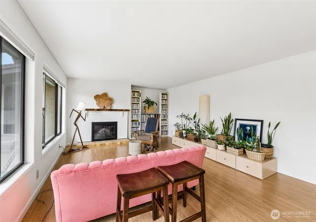 Photo 4 of Sale Pending at 17918 23rd Lane NE #302, Shoreline, WA 98155 | MLS# NWM2509556 | Listing updated on 2026-09-30