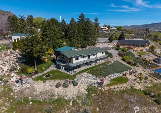 Photo 1 of Single family home for sale at 404 S Clifford St, Chelan, WA 98816 | MLS# NWM2510579 | Listing updated on 2026-09-16