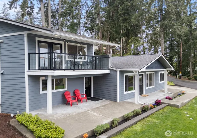 Photo 3 of Single family home for sale at 3021 Marine Dr, Bremerton, WA 98312 | MLS# NWM2512593 | Listing updated on 2026-09-17