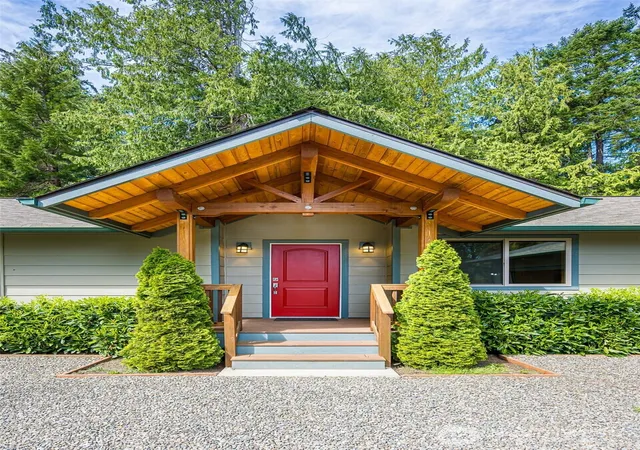 Photo 2 of Single family home for sale at 530 Montgomery Ln, Port Ludlow, WA 98365 | MLS# NWM2515458 | Listing updated on 2026-09-17