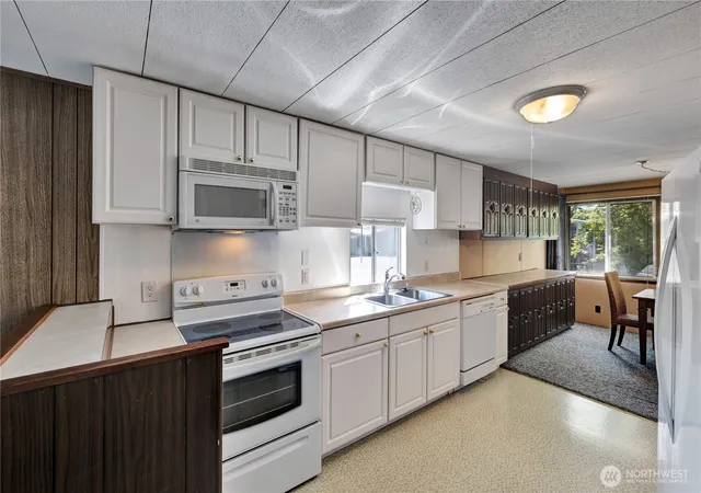 Photo 2 of Manufactured home for sale at 18425 Ne 95th Street #146, Redmond, WA 98052 | MLS# NWM2515793 | Listing updated on 2026-10-01