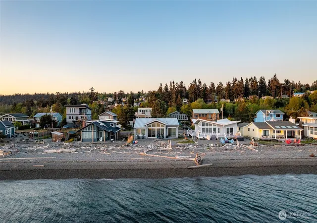 Photo 1 of Single family home for sale at 121 Keystone Ave, Coupeville, WA 98239 | MLS# NWM2516109 | Listing updated on 2026-09-23