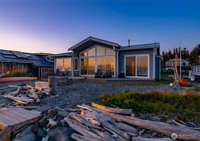Photo 3 of Single family home for sale at 121 Keystone Ave, Coupeville, WA 98239 | MLS# NWM2516109 | Listing updated on 2026-09-23