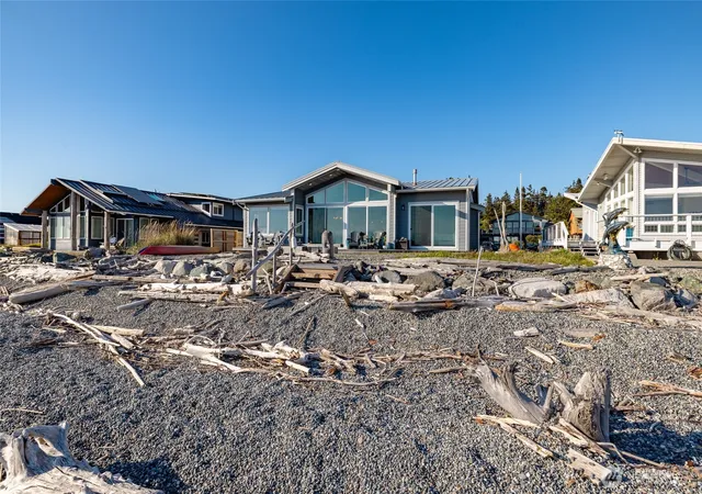 Photo 3 of Single family home for sale at 121 Keystone Ave, Coupeville, WA 98239 | MLS# NWM2516109 | Listing updated on 2026-09-23