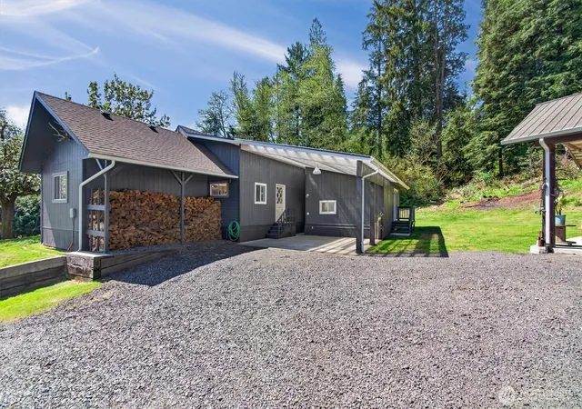 Photo 2 of Single family home for sale at 865 E Valley Rd, Skamokawa, WA 98647 | MLS# NWM2516893 | Listing updated on 2026-09-17