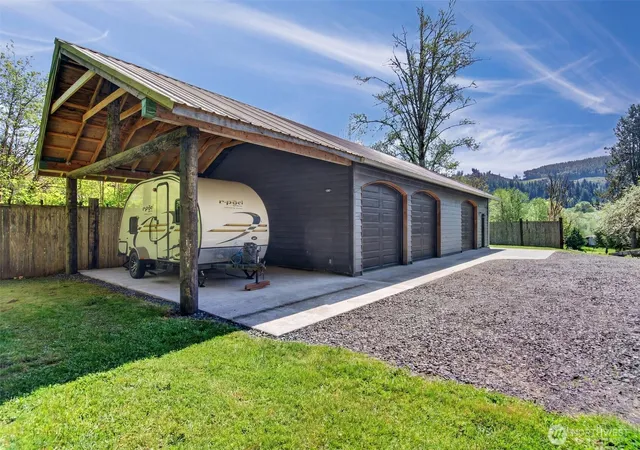 Photo 3 of Single family home for sale at 865 E Valley Rd, Skamokawa, WA 98647 | MLS# NWM2516893 | Listing updated on 2026-09-17