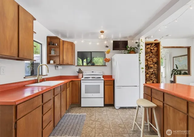 Photo 4 of Single family home for sale at 865 E Valley Rd, Skamokawa, WA 98647 | MLS# NWM2516893 | Listing updated on 2026-09-17
