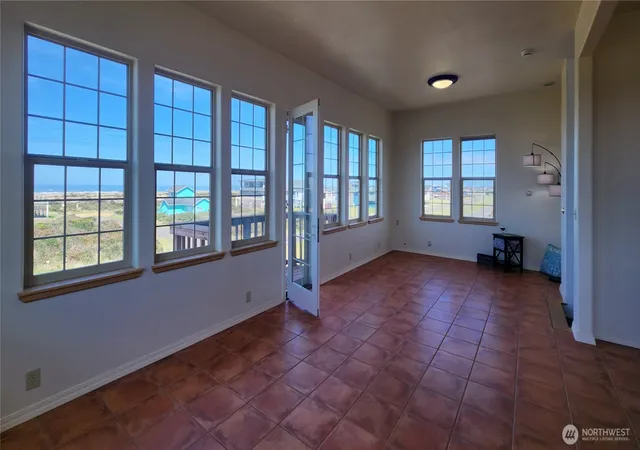 Photo 4 of Single family home for sale at 1140 Ocean Shrs Blvd SW, Ocean Shores, WA 98569 | MLS# NWM2517753 | Listing updated on 2026-09-21