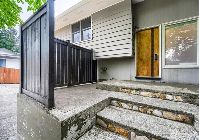Photo 3 of Single family home for sale at 10412 Se 219th Street, Kent, WA 98031 | MLS# NWM2517760 | Listing updated on 2026-09-17