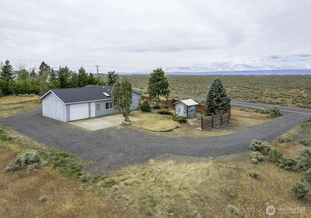 Photo 2 of Manufactured home for sale at 11397 Dodson Rd Nw, Ephrata, WA 98823 | MLS# NWM2518460 | Listing updated on 2026-09-21