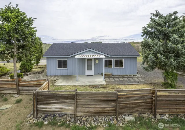 Photo 3 of Manufactured home for sale at 11397 Dodson Rd Nw, Ephrata, WA 98823 | MLS# NWM2518460 | Listing updated on 2026-09-21
