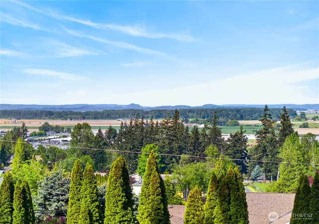 Photo 3 of Sale Pending at 17282 Meadow Ln, Mount Vernon, WA 98274 | MLS# NWM2518642 | Listing updated on 2026-09-16