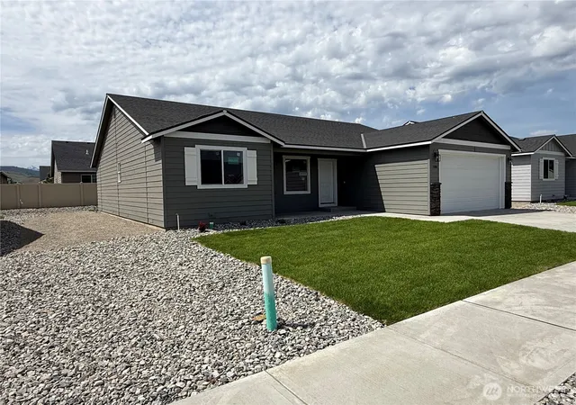 Photo 2 of Sale Pending at 186 Salmon Dr, Wenatchee, WA 98801 | MLS# NWM2519198 | Listing updated on 2026-09-25