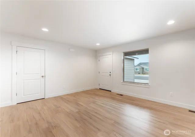 Photo 3 of Sale Pending at 186 Salmon Dr, Wenatchee, WA 98801 | MLS# NWM2519198 | Listing updated on 2026-09-25