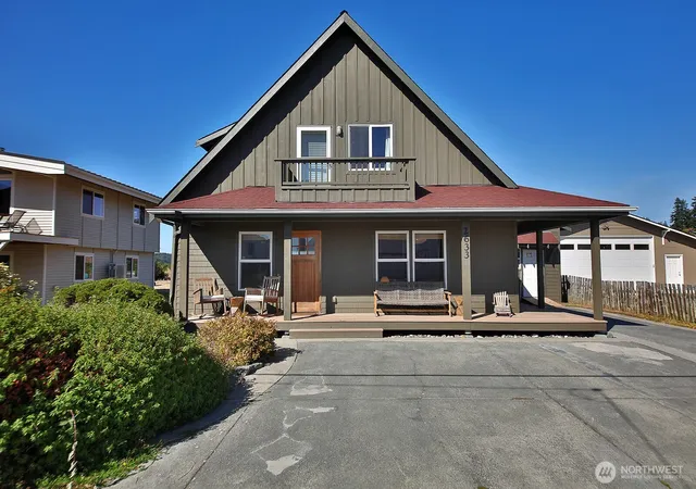Photo 1 of Single family home for sale at 2633 Sunlight Beach Rd, Clinton, WA 98236 | MLS# NWM2519496 | Listing updated on 2026-09-24