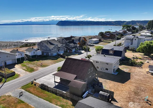 Photo 2 of Single family home for sale at 2633 Sunlight Beach Rd, Clinton, WA 98236 | MLS# NWM2519496 | Listing updated on 2026-09-24