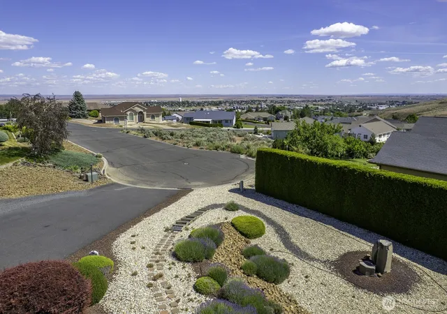 Photo 2 of Single family home for sale at 493 Chrisview Ct W, Ephrata, WA 98823 | MLS# NWM2520094 | Listing updated on 2026-09-30