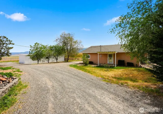 Photo 2 of Single family home for sale at 16800 State Hwy 241, Sunnyside, WA 98944 | MLS# NWM2520265 | Listing updated on 2026-09-16