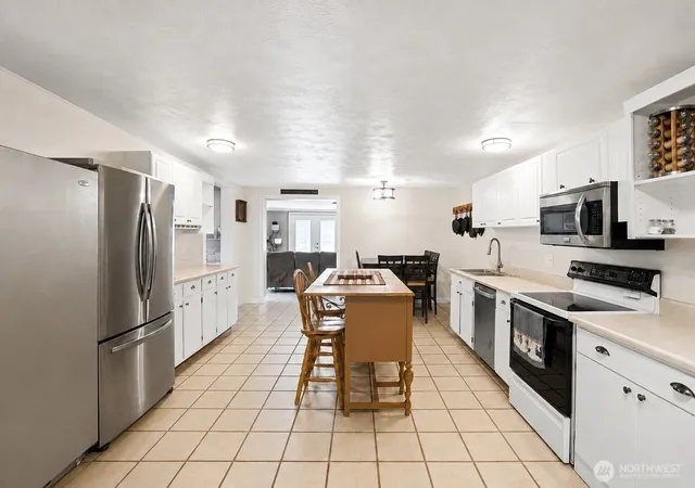 Photo 3 of Single family home for sale at 16800 State Hwy 241, Sunnyside, WA 98944 | MLS# NWM2520265 | Listing updated on 2026-09-16