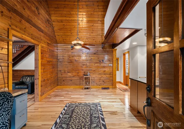 Photo 4 of Single family home for sale at 1061 Lauderdale Ln, Cle Elum, WA 98922 | MLS# NWM2520640 | Listing updated on 2026-09-17