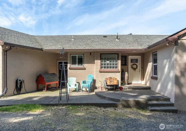 Photo 3 of Single family home for sale at 201 Carroll Rd, Kelso, WA 98626 | MLS# NWM2520996 | Listing updated on 2026-09-21