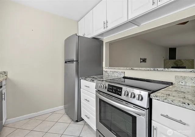 Photo 3 of Condo for sale at 1040 S 320th Street #5, Federal Way, WA 98003 | MLS# NWM2521262 | Listing updated on 2026-10-01
