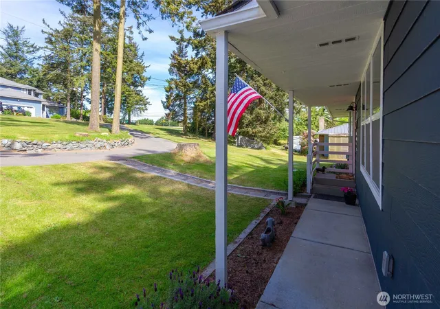 Photo 4 of Single family home for sale at 1986 Peacock Ln, Oak Harbor, WA 98277 | MLS# NWM2521891 | Listing updated on 2026-09-17