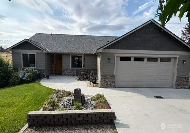 Photo 1 of Sale Pending at 4062 Knowles Rd, Wenatchee, WA 98801 | MLS# NWM2523287 | Listing updated on 2026-09-25