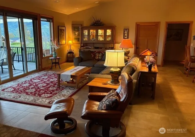 Photo 3 of Sale Pending at 4062 Knowles Rd, Wenatchee, WA 98801 | MLS# NWM2523287 | Listing updated on 2026-09-25