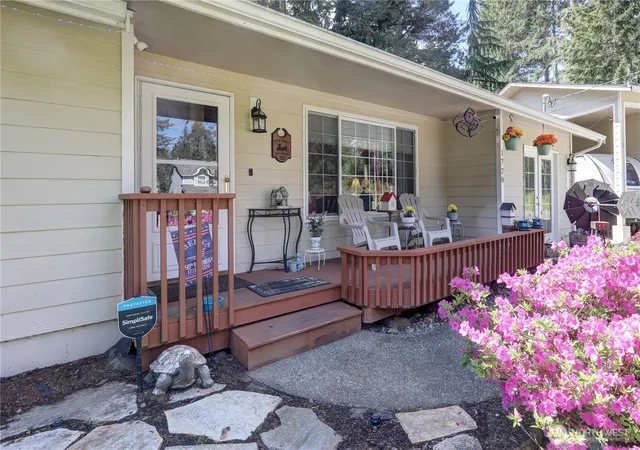 Photo 2 of Single family home for sale at 1720 E Saint Andrews Dr N, Shelton, WA 98584 | MLS# NWM2523606 | Listing updated on 2026-09-29