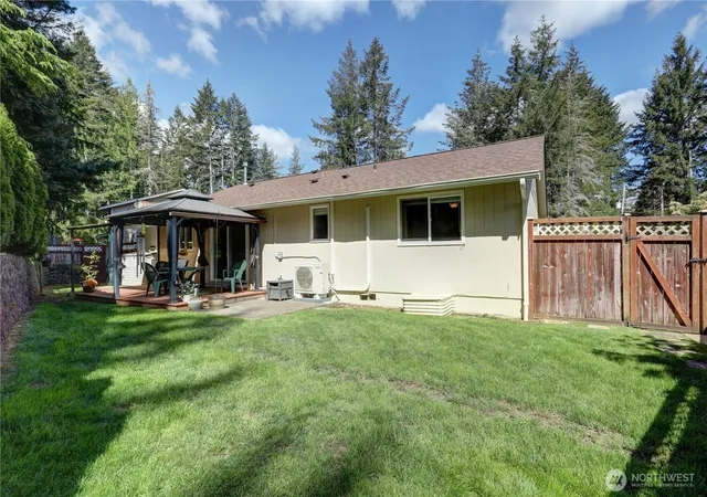 Photo 3 of Single family home for sale at 1720 E Saint Andrews Dr N, Shelton, WA 98584 | MLS# NWM2523606 | Listing updated on 2026-09-29
