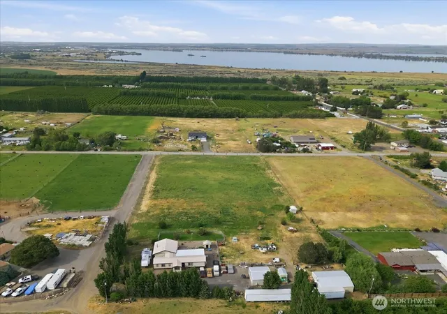 Photo 3 of Manufactured home for sale at 70301 S 2410 Prse, Kennewick, WA 99337 | MLS# NWM2523891 | Listing updated on 2026-09-17