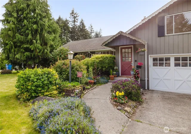 Photo 2 of Single family home for sale at 6850 E Grandview St, Tacoma, WA 98404 | MLS# NWM2524711 | Listing updated on 2026-09-16
