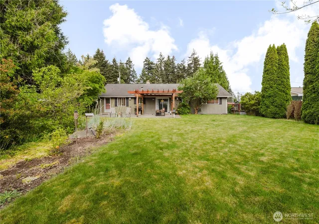 Photo 3 of Single family home for sale at 6850 E Grandview St, Tacoma, WA 98404 | MLS# NWM2524711 | Listing updated on 2026-10-14