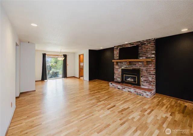 Photo 4 of Single family home for sale at 6850 E Grandview St, Tacoma, WA 98404 | MLS# NWM2524711 | Listing updated on 2026-09-16