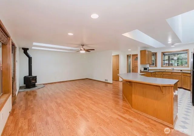 Photo 3 of Single family home for sale at 566 E Pointes Dr W, Shelton, WA 98584 | MLS# NWM2524713 | Listing updated on 2026-09-21