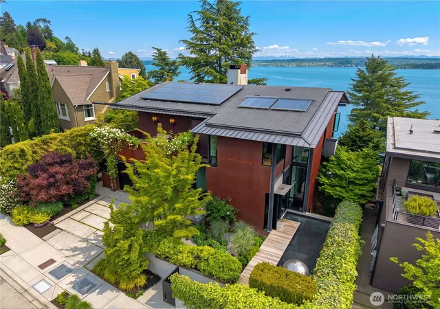 Photo 2 of Single family home for sale at 3310 E Laurelhurst Dr Ne, Seattle, WA 98105 | MLS# NWM2524839 | Listing updated on 2026-09-21