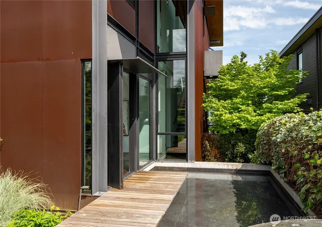 Photo 3 of Single family home for sale at 3310 E Laurelhurst Dr NE, Seattle, WA 98105 | MLS# NWM2524839 | Listing updated on 2026-09-21