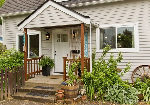 Photo 3 of Sale Pending at 2003 Wells St, Enumclaw, WA 98022 | MLS# NWM2525035 | Listing updated on 2026-10-01